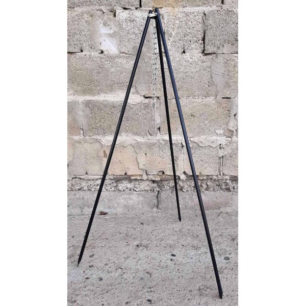 Туристична тринога для багаття Туристична тринога для багаття